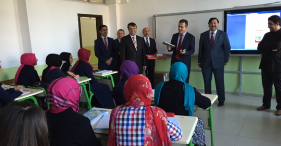 10.SINIF ÖĞRECİLERİNE TABLET DAĞITILDI