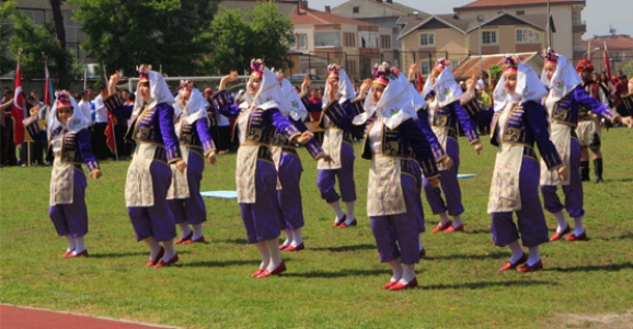 19 MAYIS HENDEK’TE COŞKU İLE KUTLANDI