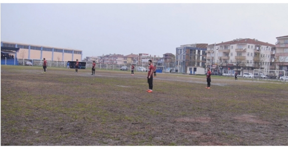 1 DAKİKALIK SEZSİZLİK EYLEMİ YAPARAK DİKKAT ÇEKTİLER