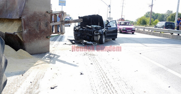 1 TRAKTÖR 2 ÖZEL ARAÇ KAZAYA KARIŞTI