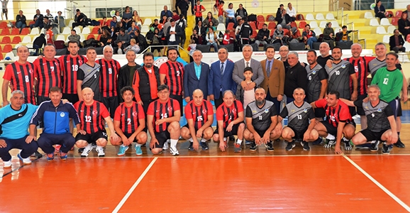 200 Sporcu Hentbol  Şenliğinde Buluştu