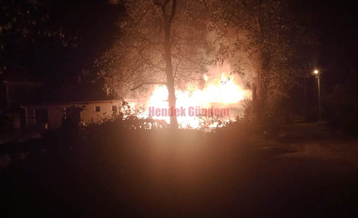 Alevler Geceyi Aydınlattı