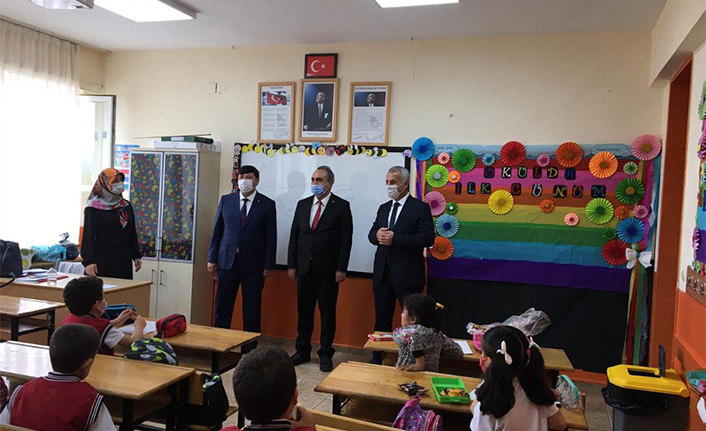 Hendek’te İlköğretim Haftası Kutlandı