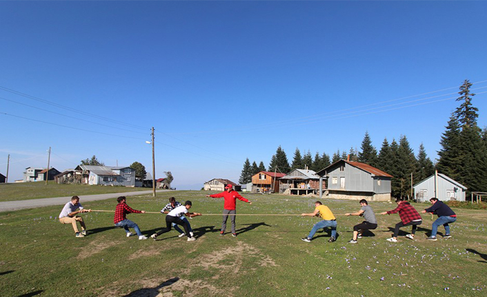Dünya Yürüyüş Gününde Zirveye Yürüdüler