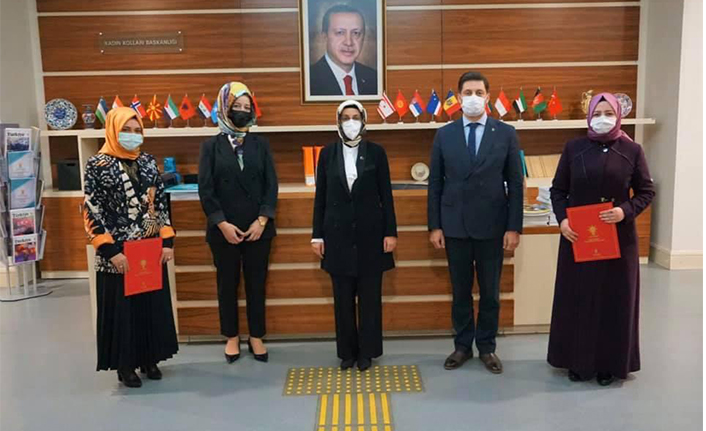 Ak Kadınlarda Bayrak Değişimi