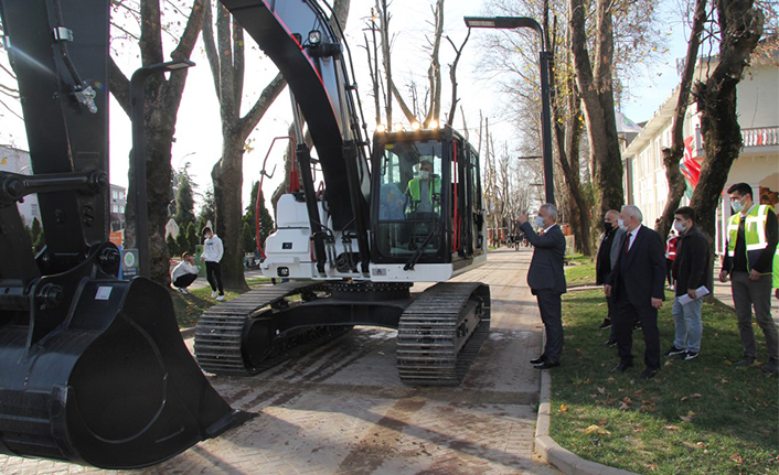 Hendek Belediyesi Paletli Ekskavatör Satın Aldı