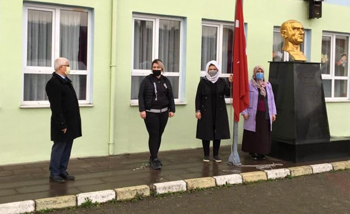 Eğitim Haftası İstiklal Marşı ile Başladı