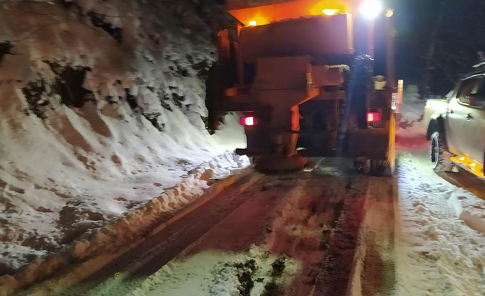 Hendek’te Karla Kaplı 5 Köy Yolu Açıldı