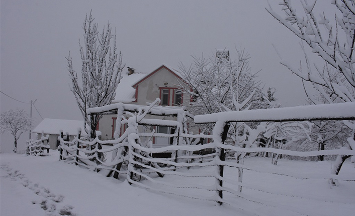 Uzak Mahalleler Tamamen Beyaza Büründü
