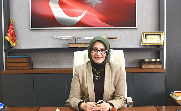 Kâbe Kutsalımızdır, Türkçe Benliğimizdir