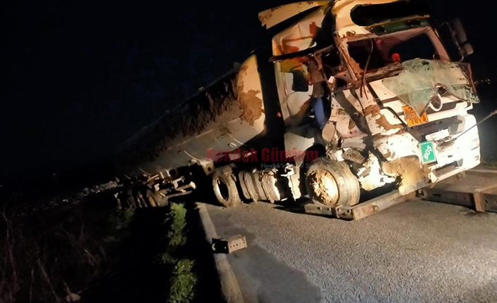 Hendekli Tır Şoförü Manisa’da Kazada Yaralandı