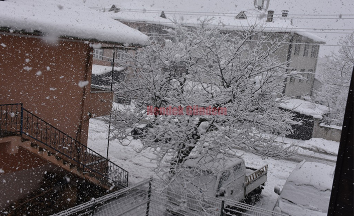 Hendek’te Kar Yağışı Etkisini Arttırmaya Başladı