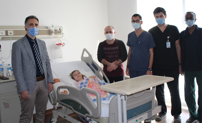 Minik Sümeyye Sol Böbreğindeki Taştan Kurtuldu