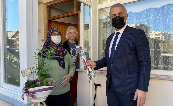 Babaoğlu’ndan Karanfil ve Gül