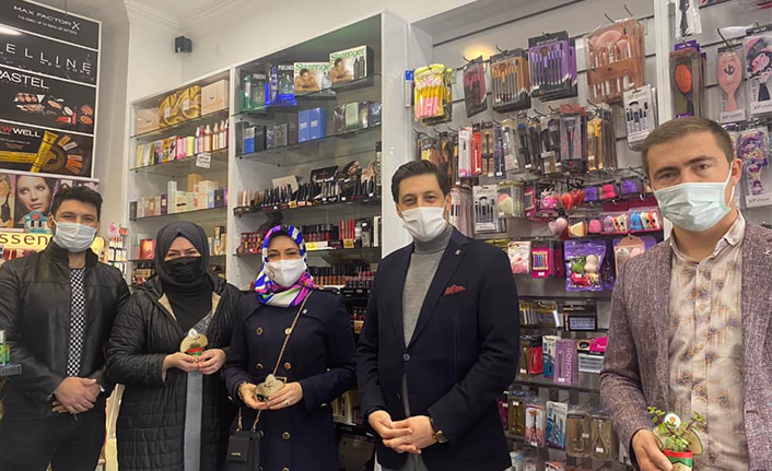 Hendek Ak Parti Çiçek Dağıttı