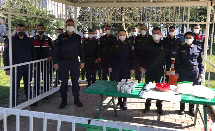 Kadın Jandarmalara Sürpriz Kutlama