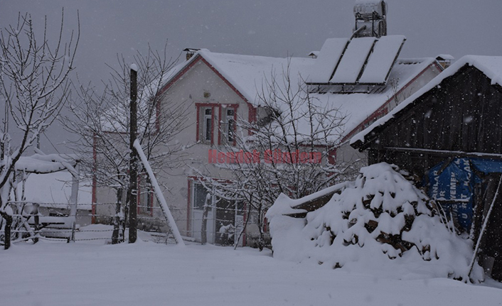 Zirvede Kar Yağışı Etkili Oluyor