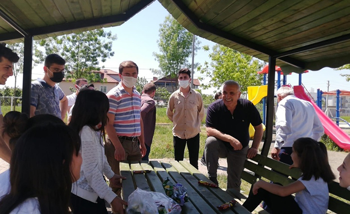 Ak Gençlik İle Çocuklar Sevindi