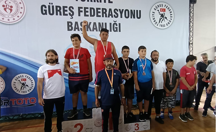 Hendek Belediyesi Güreş Takımından Büyük Başarı