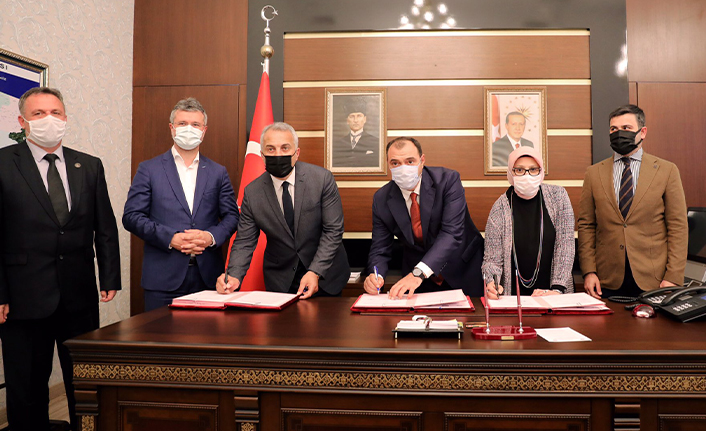 Hendek Fen Lisesinde İmzalar Atıldı