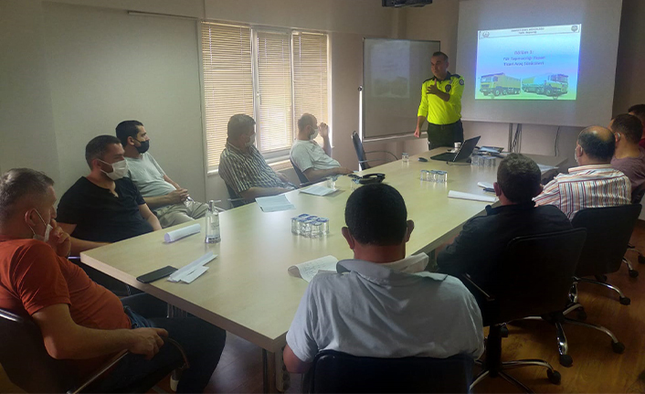 Kamyon ve Tır Şoförlerine Güvenli Sürüş Eğitimi