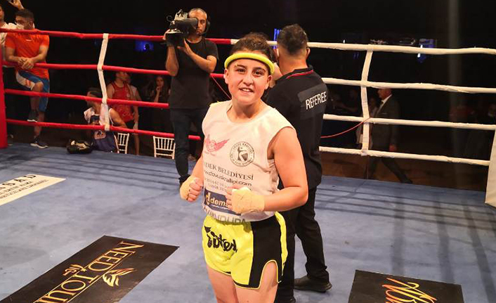 Özgenur Avcıl Rakibini Nakavt Etti