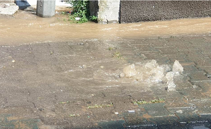 Su Patladı, Sokak Dereye Döndü