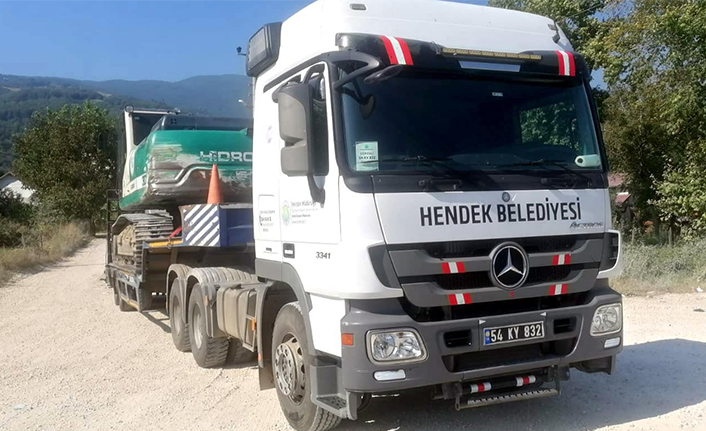 Hendek Belediyesinden Yangın Bölgesine İş Makinesi Desteği