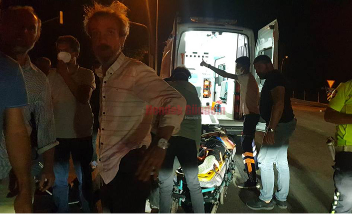 Hendek Köprübaşında Kaza 2 Yaralı