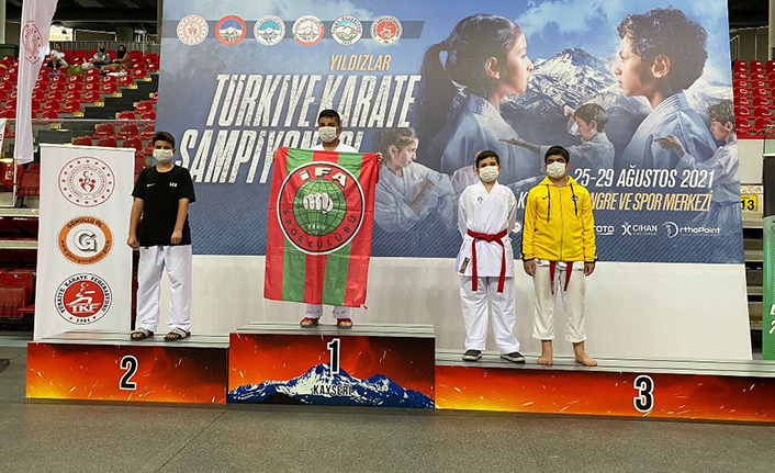 Karate’de 2 Gümüş Madalya