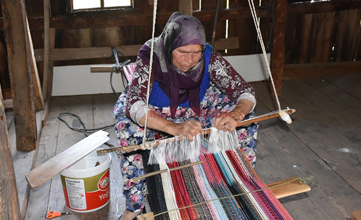 Yıllardır Elleriyle İşliyor