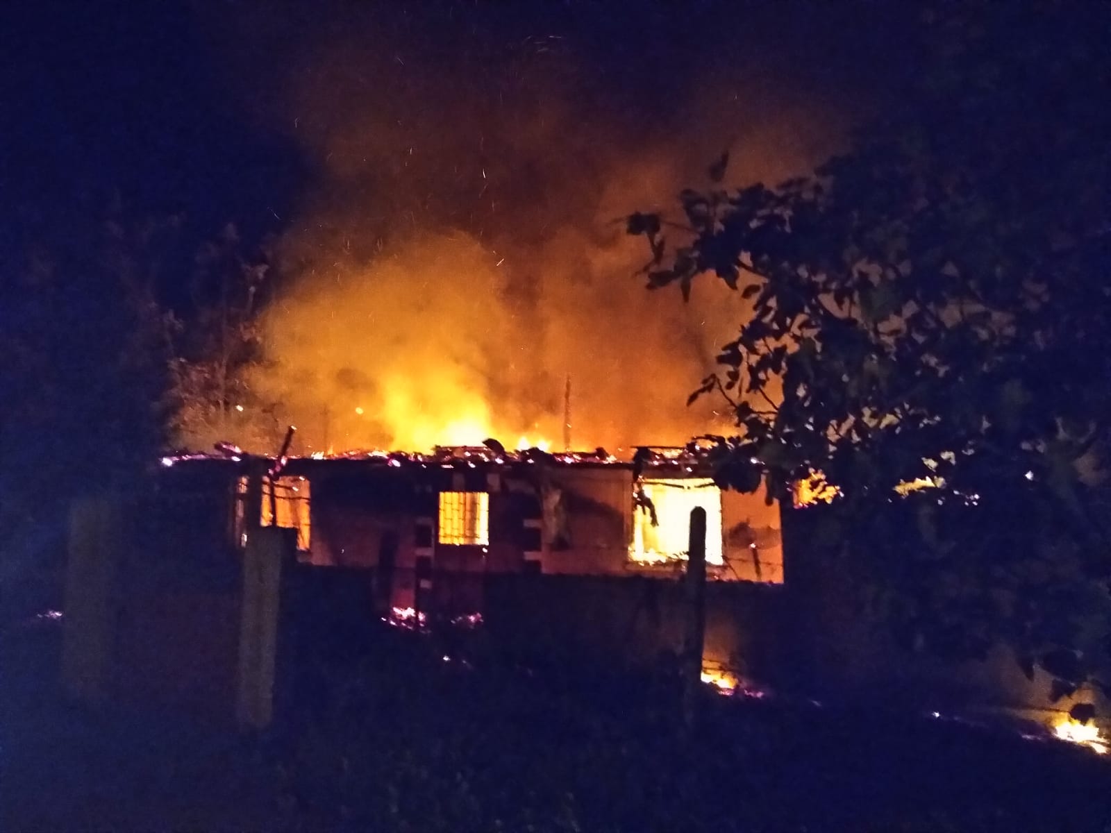 Alevlere Teslim Oldu