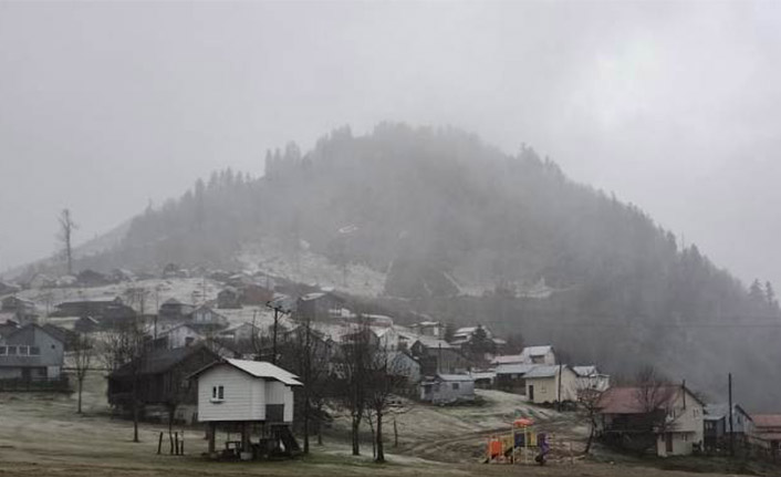 Zirvede Kar Yeniden Başladı