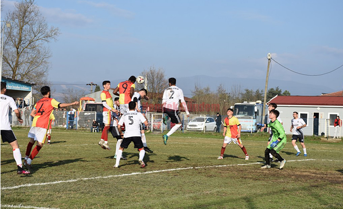 Akova Barışspor Hendek Gençlik Engelini 4 Golle Aştı