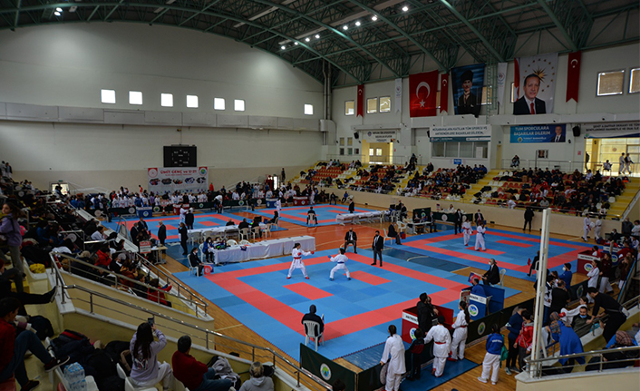 Heyecan Dolu Turnuvada İlk Gün Tamamlandı