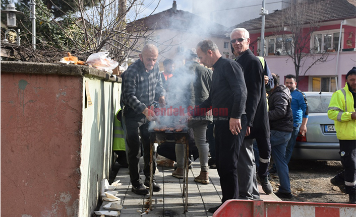 İskefiyeli’den Asfalt Çalışanlarına Mangal