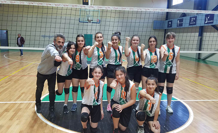 Şehit Mahmutbey Ortaokulu Kızları Sakarya Şampiyonu Oldu