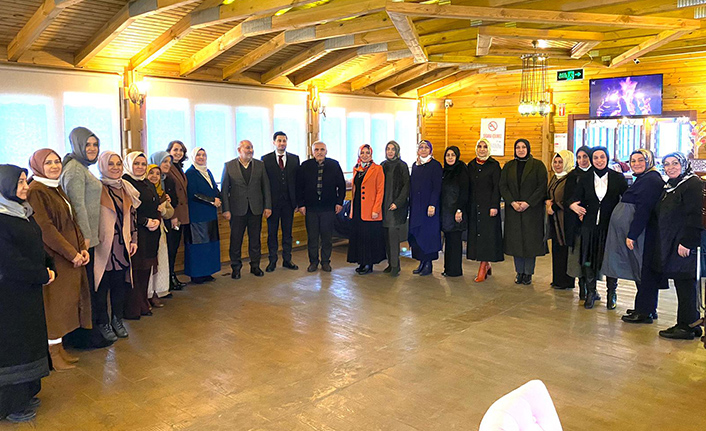 Ak Kadınlar Hendek'te Toplandı