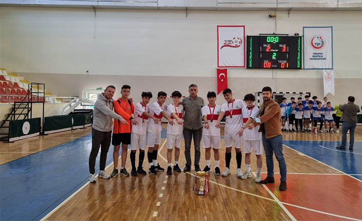 Genç Erkekler Şampiyon Osmangazi Mesleki Ve Teknik Anadolu Lisesi