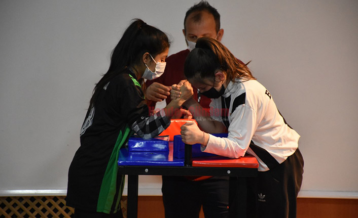 Bilek Güreşi Yarışması Sona Erdi