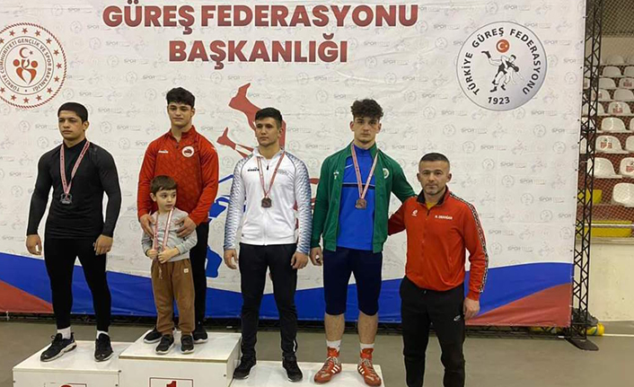 Hendek Güreş Kulübü Üç Türkiye Derecesi Kazandı