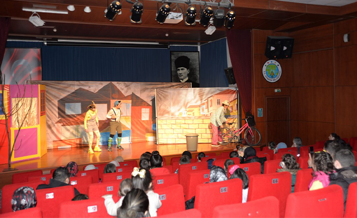 Hendek’te Tiyatro’ya Büyük İlgi