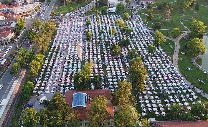 Büyükşehir’den Ramazan’ın En Özel Gününde Halk İftarı