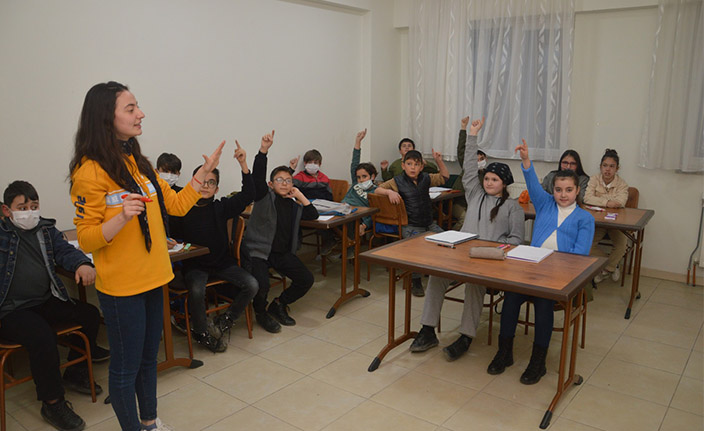 Gönüllü Öğretmenler Öğrencilere Büyük Başarı Sağlıyor