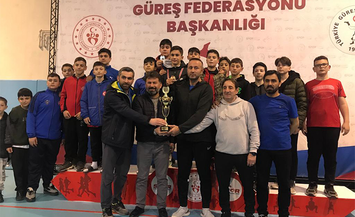 Hendek Gençlik Merkezi Spor Kulübü U13 Güreş Takımı Türkiye İkincisi Oldu
