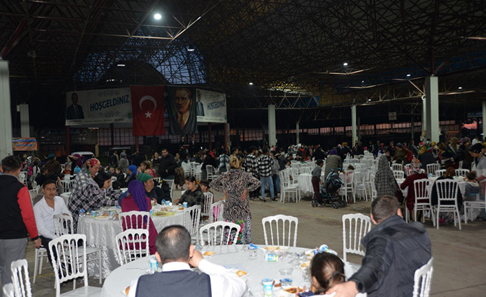 Romanlara Dev İftar