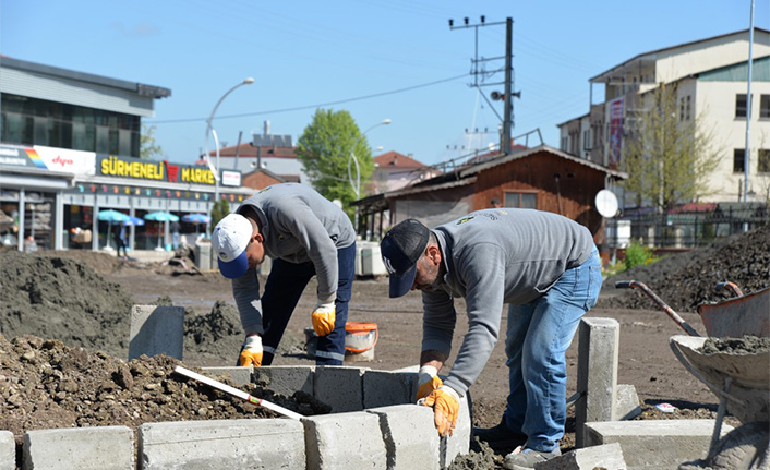 Yeşilyurt Merkezine Meydan ve Otopark