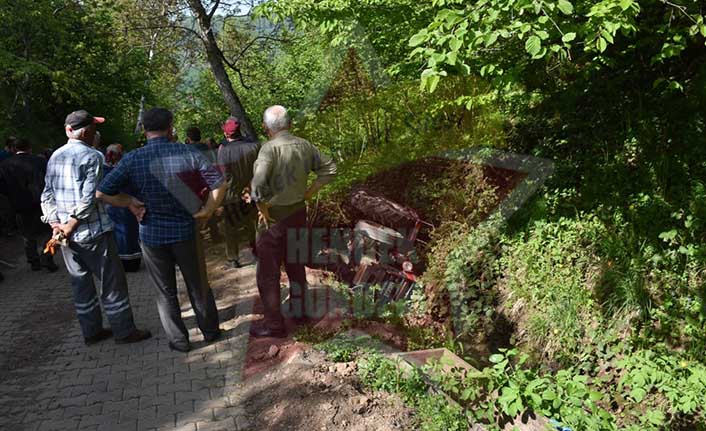 Dereye Yuvarlandı, 2 Kişi Yaralandı