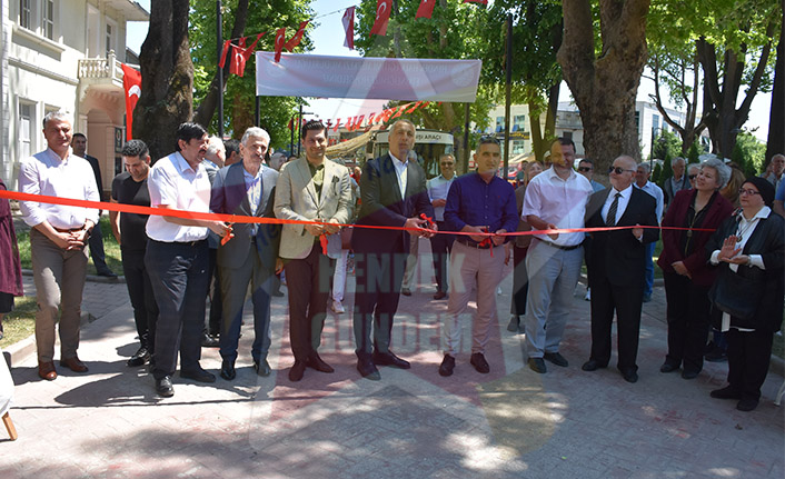 Mozaik ve Resim Sergisi Açıldı