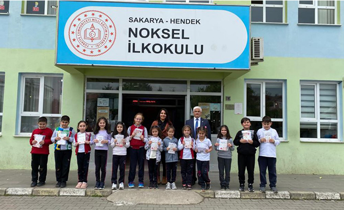 Vali Kaldırım’ın Bayram Hediyesi Kitaplar Öğrencilere Ulaştırıldı